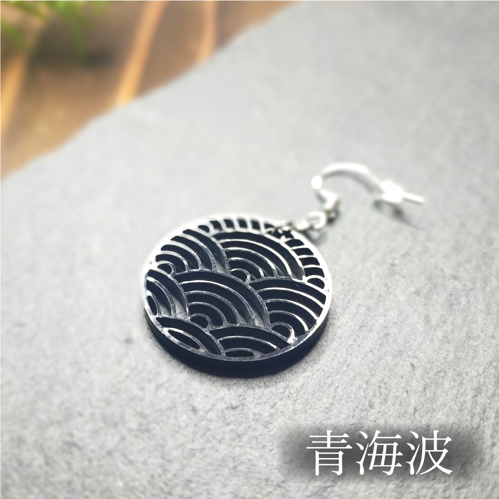 日本の伝統柄ピアス【青海波】Traditional Japanese pattern earrings [Seigaiha]